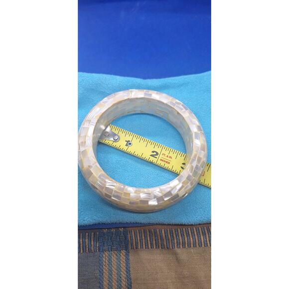 Inlaid Mother Of Pearl mosaic cream color bangle bracelet- mint condition! - Picture 5 of 7